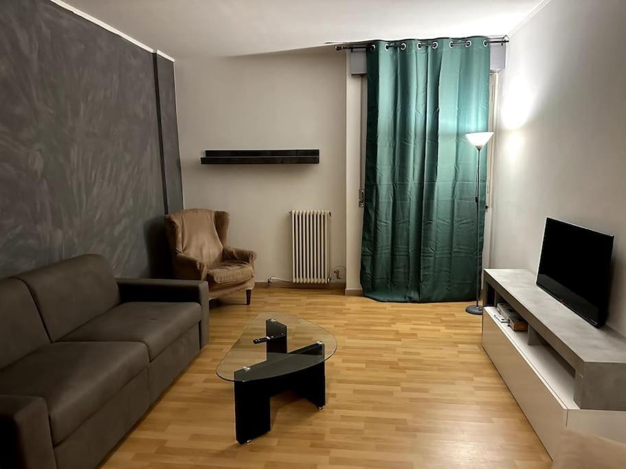 Leone D'Oro - Full Apartment เมสเตร ภายนอก รูปภาพ